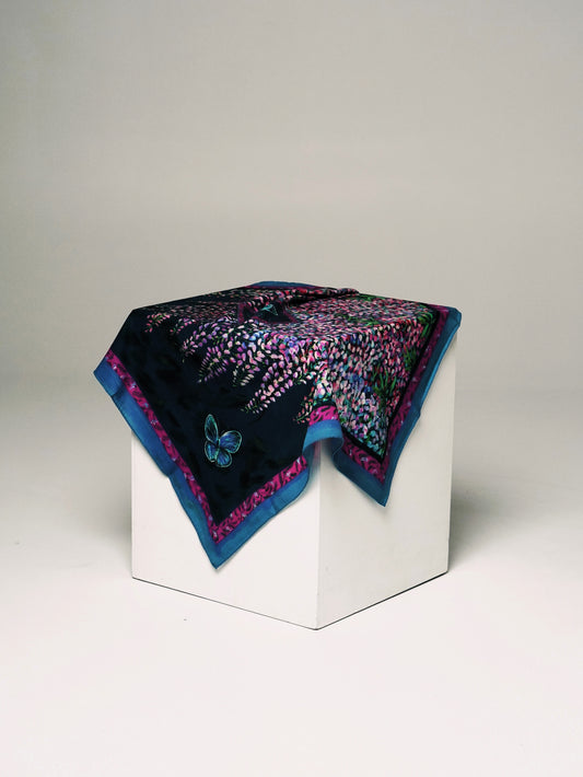 | Close Apart (Navy Pink)